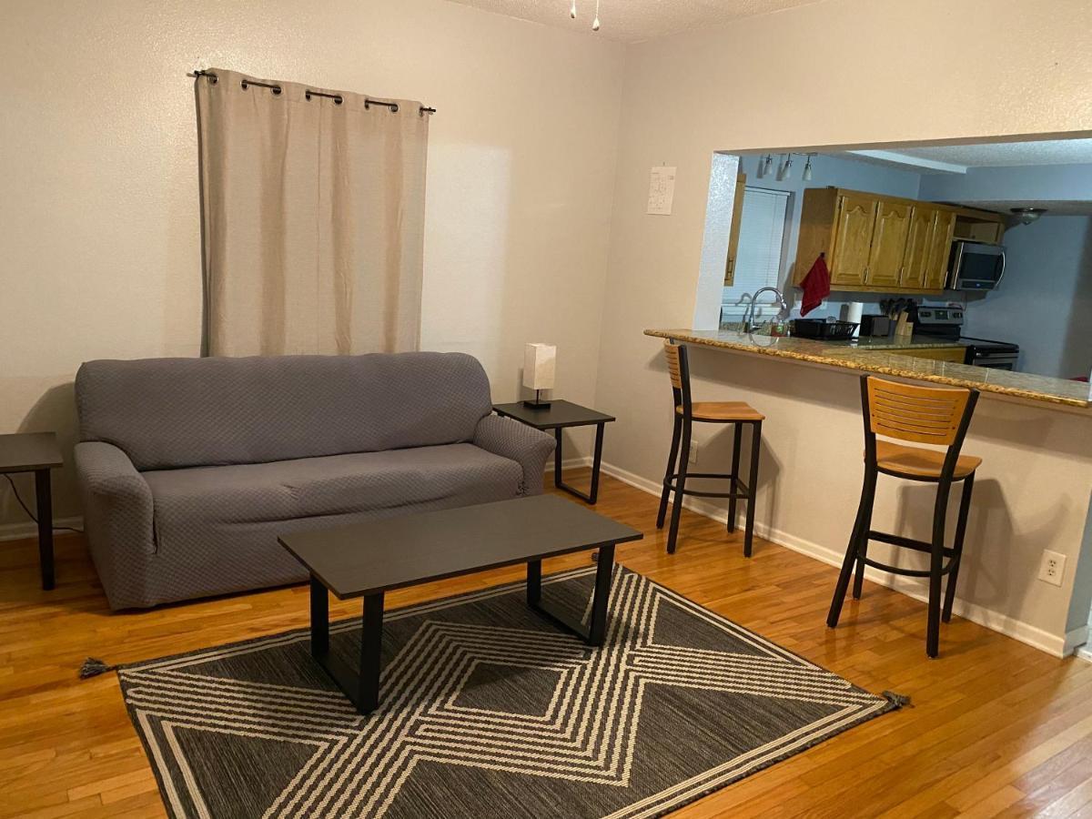 Вилла Cozy House With Large Free Parking On Premises Спрингфилд Экстерьер фото